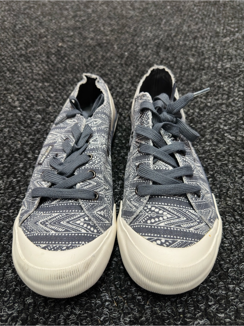 Gently Used Rocket Dog Women’s navy blue sneakers. Size 11. No box.